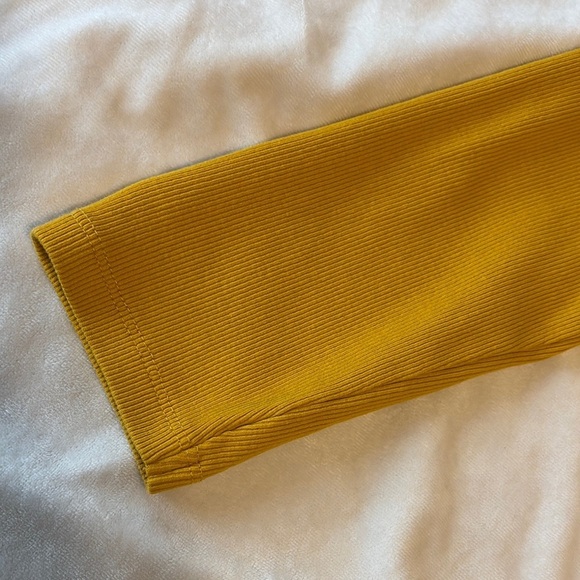Zara Yellow Long Sleeve ribbed slightly cropped top size 9 youth - Picture 3 of 8